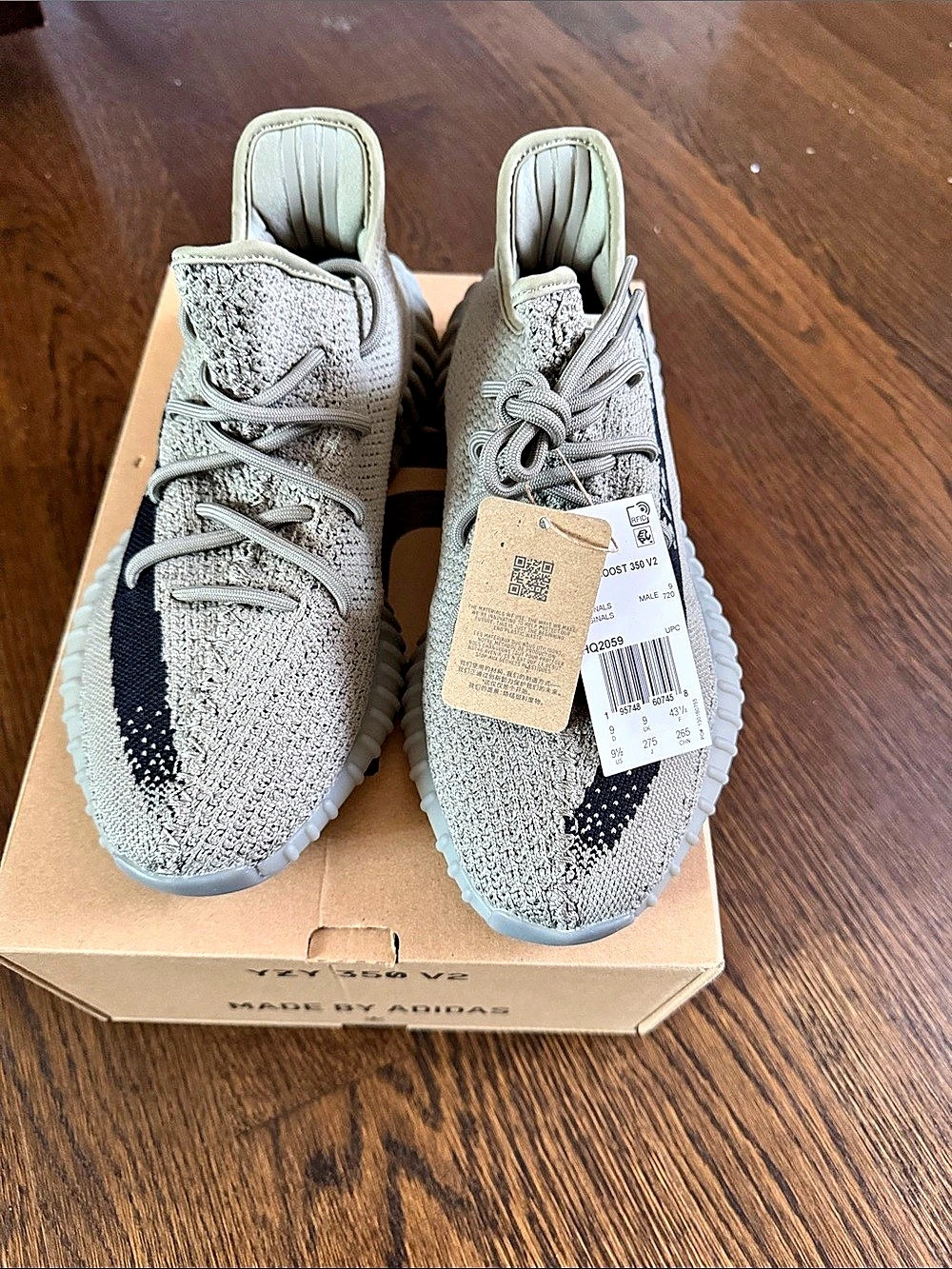adidas Yeezy Boost 350 V2 Boost 350 V2 Sneakers Gray & Black US 9 NWT. Granit.
